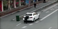 芜湖：司机吃早餐路边违停遮挡号牌  被扣12分