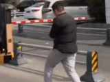 合肥：警车开道 5分钟送手指割断患者就医