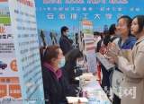 安徽理工大学线上线下打出组合拳  8万多个岗位涌向毕业生