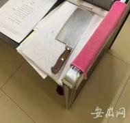 驚險(xiǎn)一幕！合肥金豐園小區(qū)31樓“掉下”一把菜刀