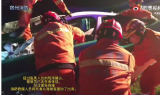 灵璧一轿车撞上护栏被一分为二  驾驶员无生命体征（视频）
