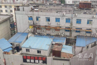 合肥仰光路亞美恢復(fù)樓樓頂十間違建被拆除