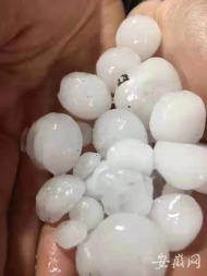 九華山遭遇冰雹天氣 居民稱大的有土雞蛋大小