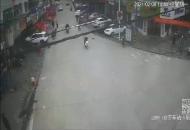 安徽男子當街飛車襲臀 半小時后被抓獲?