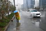合肥春雨绵绵 道路低洼地段现积水(组图）