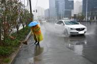 合肥春雨綿綿 道路低洼地段現(xiàn)積水(組圖）