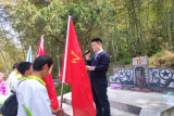 庐江县龙桥镇黄屯初中开展清明节祭扫活动