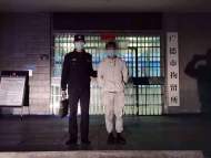 囂張！廣德一男子酒后為發泄情緒 竟馬路上攔車踢車門
