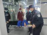 十六岁花季少女在肥打工地铁车厢晕倒  合肥轨道公安及时救助    