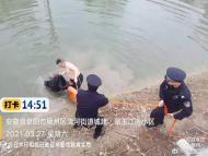 阜陽(yáng)：老人跳河輕生 民警迅速下水救援
