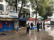 合肥廬陽區(qū)城中村龍王小區(qū)臨街23處“違建店鋪”開拆