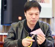 “庐阳剪纸”传承人朱山中3月4日做客徽派