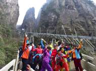 黃山西海大峽谷恢復開放首日 云霧繚繞伴游人