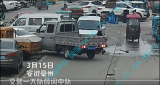 亳州一司机错把油门当刹车 连撞三车