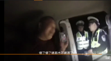 亳州一酒驾男子自打耳光  发誓再也不喝酒驾车
