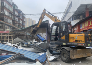 堵塞消防通道 合肥拆除市場(chǎng)內(nèi)違章建筑8000平方米