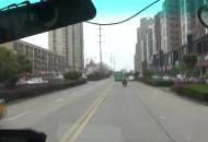太危險！淮南一家長不帶鑰匙出門留兩名幼童在家 還忘關火