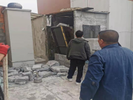 合肥一小區(qū)樓頂天臺(tái)竟然私建廁所 城管部門(mén)：拆了
