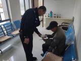 七旬老人迷路 民警驱车送其回家