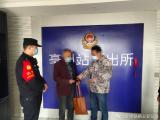 老人访友火车站弄丢手机 亳州铁警及时帮助找回