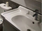 女子入住怀远一酒店洗漱遭遇面盆掉落  左脚被缝六针