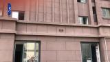 合肥一小區樓上落磚頭 女孩被砸倒 警方已介入