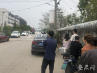 直擊上海金山大火|廠區(qū)周邊通道拉起警戒線 工人透露：事發(fā)前幾日還組織過消防演習