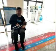鉆心疼！黃山一男子高處跌落被鋼管刺穿手臂