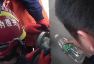 3歲娃手指被卡車鈴蓋 媽媽趕緊求助消防