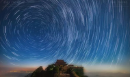 梁小斌：所有的意象都在赴約途中——讀金肽頻詩集《夜修辭》