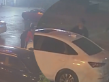铜陵：两男子深夜街头踹坏汽车 垃圾桶内外卖订单助破案