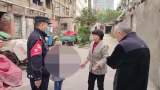合肥一女童迷路 民警帮助找到家人