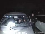 安庆：男子躲进树林欲轻生 民警及时劝解