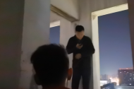 阜陽一男子疑似欠幾十萬賭債 欲跳樓輕生被救