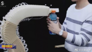 中科大研發(fā)柔性機(jī)器人  可為女生擰瓶蓋 