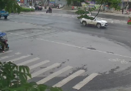 溫暖！輔警一推一挽護(hù)送倆老人過(guò)馬路