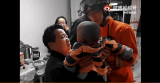铜陵：孩童不慎将自己锁在房内 消防救人一气呵成