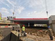 首次架梁施工圓滿完成 合六葉高速改擴建設按下“快進鍵”