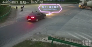 蕪湖：未熄火就下車  “迷糊”司機(jī)險(xiǎn)釀二次事故
