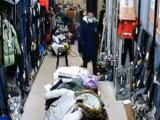 安庆：佯装试衣服趁店主不备拔腿就跑 惯犯再被抓