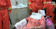 門窗炸飛！阜陽女子噴殺蟲劑遇明火引發爆炸 臉和手均被燒傷