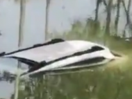 亳州：男子駕車沉迷手機(jī) 愛車瞬間“泡澡”