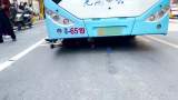 芜湖：女子被压公交车轮下 消防迅速救援