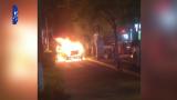 安徽六安一汽车街边自燃 伴随爆炸 浓烟滚滚