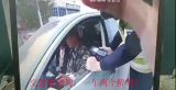 宿州：交警查酒驾 竟发现一车两个醉驾