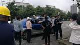  出租车门把手一拉就断 民警化解司乘赔偿纠纷