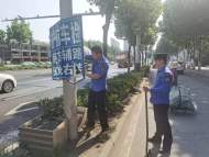 山寨“指路牌”混入路面做廣告 合肥包河區(qū)城市管理局：見到就拆  