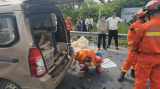 芜湖：面包车追尾大货车 小龙虾满地乱爬
