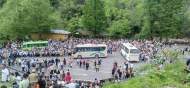 游客反映天堂寨大量游客滯留下山途中 回應(yīng)：已暫停售票入園 