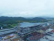 京港高鐵安慶西站站房屋面封頂  預(yù)計8月底完成站房施工